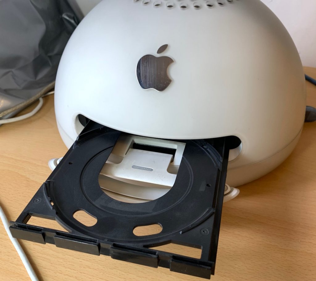 iMAC G4 CD tray Stuck in Beijing since 1980